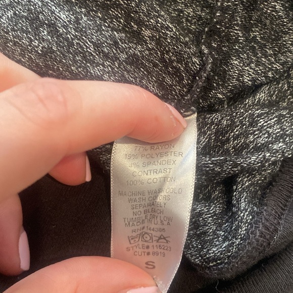 American Able Wynette Sweatshirt Knit Top | S
| Grey & Black - Picture 8 of 8